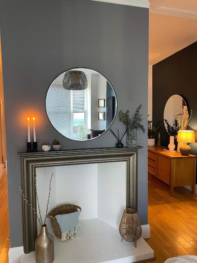 The Clock Tower Apartment - Spacious, Modern, 2 Bed Room Apartment , Southsea With Free Parking - Sleeps 4 Portsmouth Exterior foto