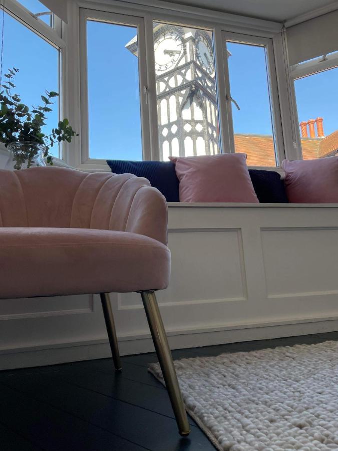 The Clock Tower Apartment - Spacious, Modern, 2 Bed Room Apartment , Southsea With Free Parking - Sleeps 4 Portsmouth Exterior foto
